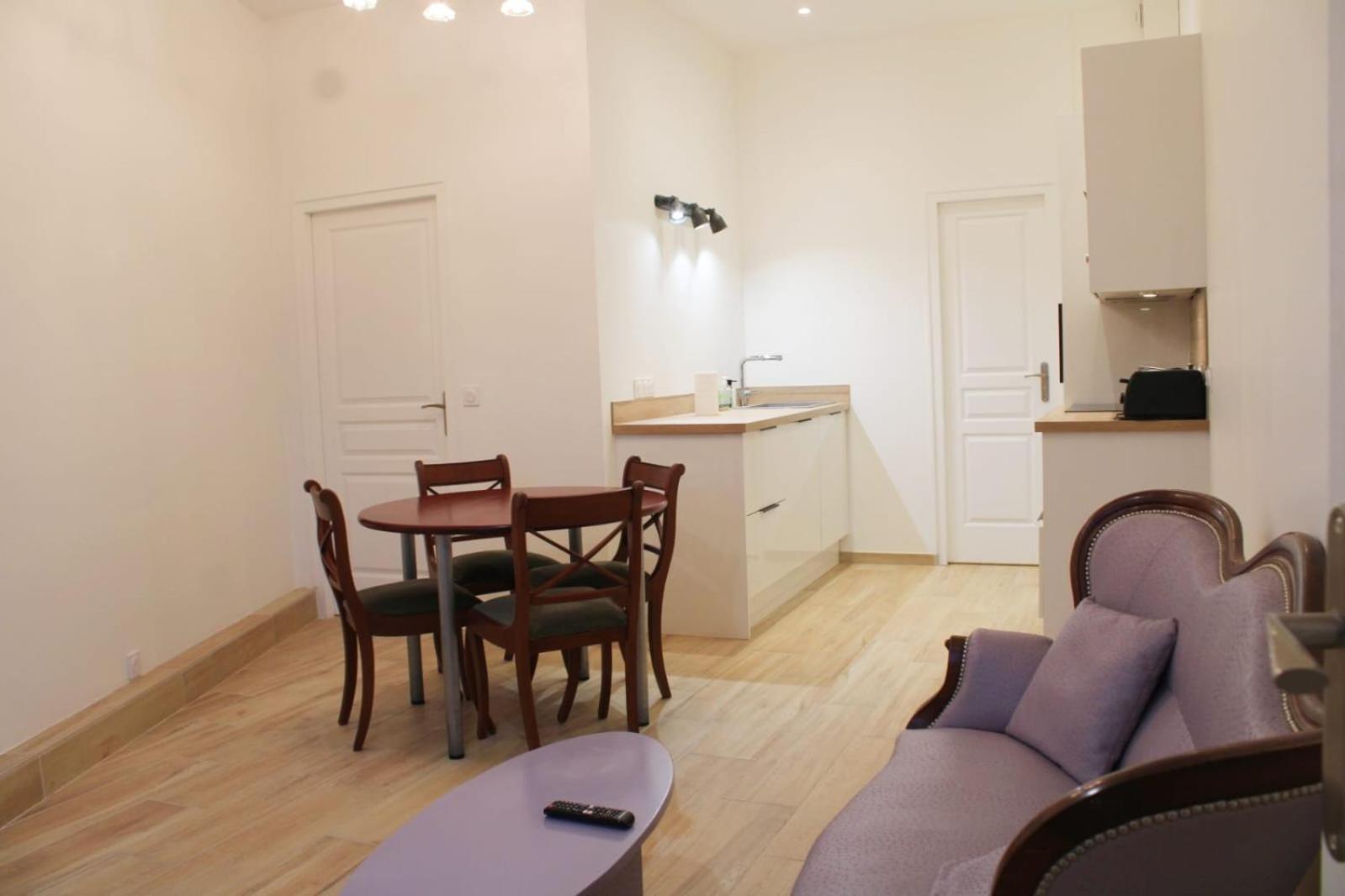 Versailles Direct Royal 4 Pers Apartment Bagian luar foto